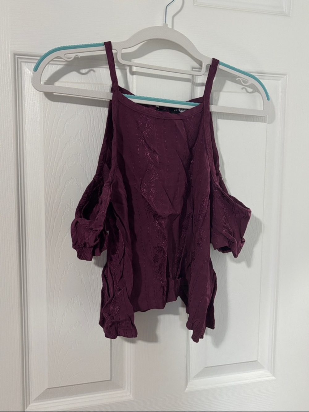 Kendall & Kylie Plum Cold-Shoulder Tank Top